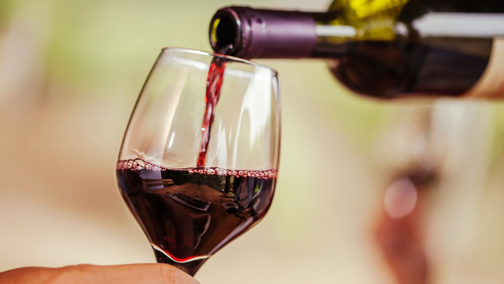 Stress verminderen rode wijn drinken