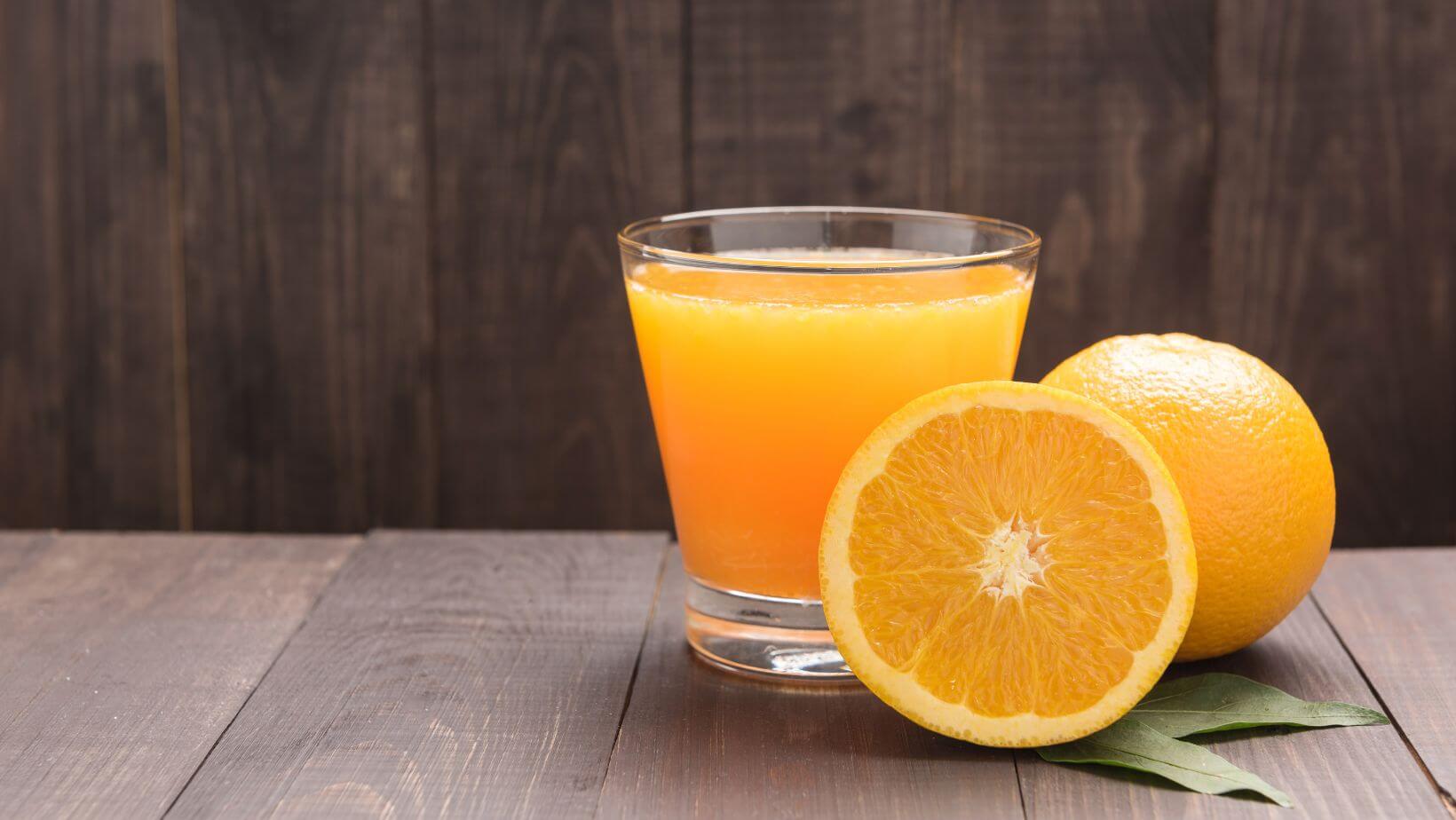 Stress verminderen sinaasappelsap drinken